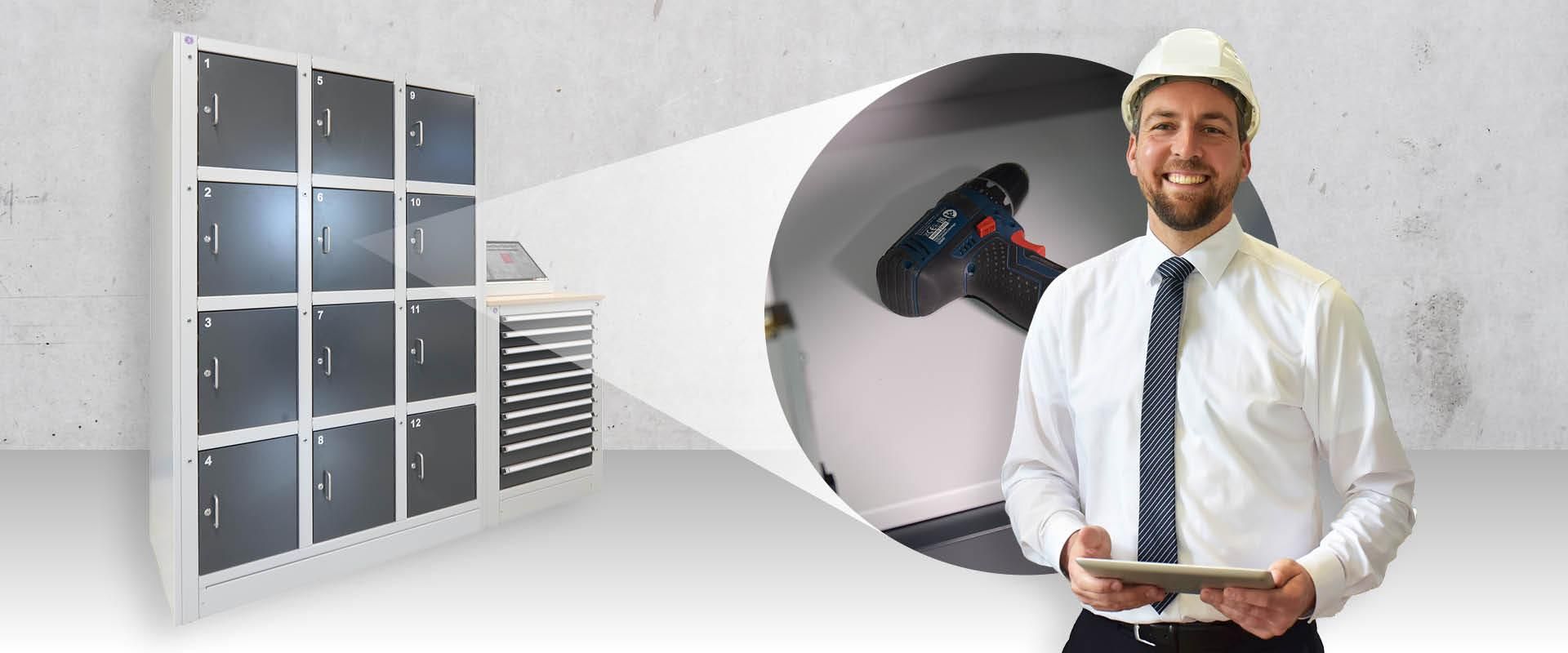 Was ist Toolmanagement und was bringt es meinem Unternehmen? Manager aus der Industrie vor einem Werkzeugausgabesystem von STB.